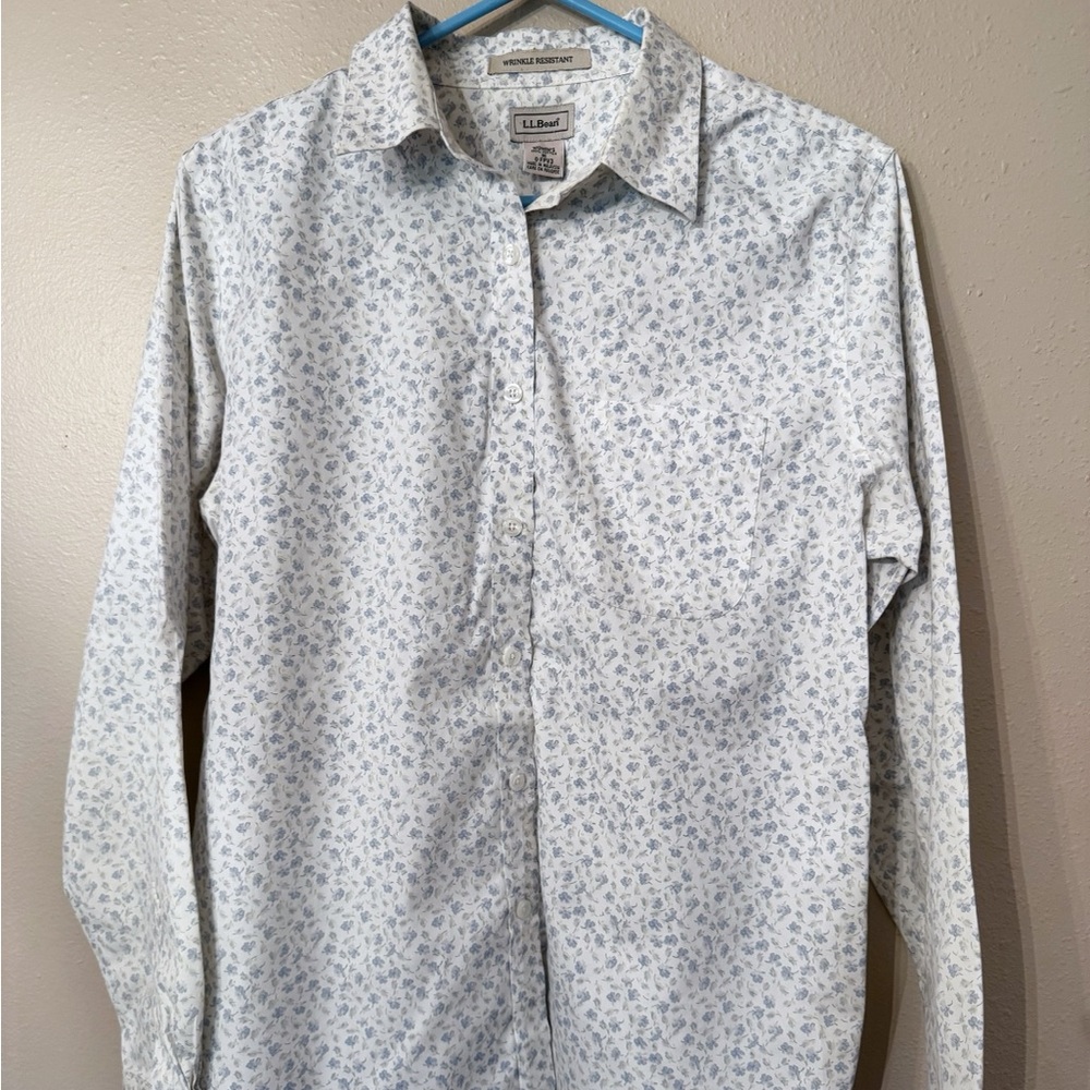 Women’s LL Bean Wrinkle Resistant Blue Floral Button Down Long Sleeve Shirt